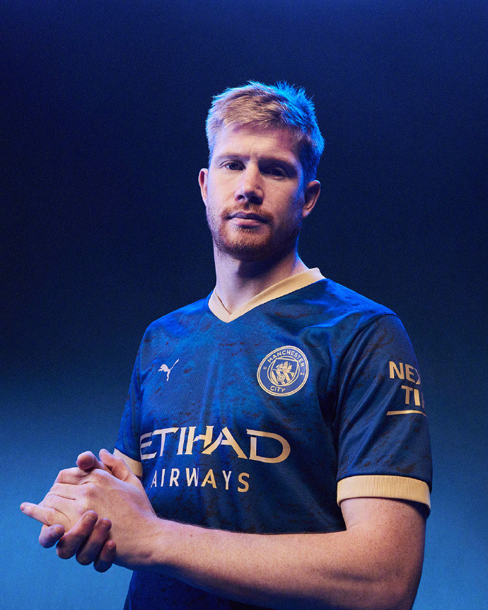 花滑全锦赛女单厮杀：张瑞阳短节目力压朱易！积18分优势冲击米兰