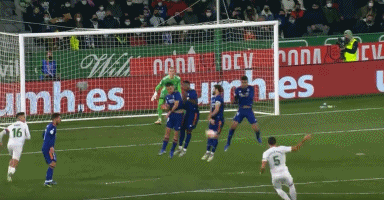 #JetBlueRunway 来源：凯尔特人官方推特黑白配色是明智之选 😎