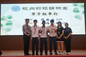 科科·琼斯对多诺万·米切尔关键时刻的超远三分球的反应😂